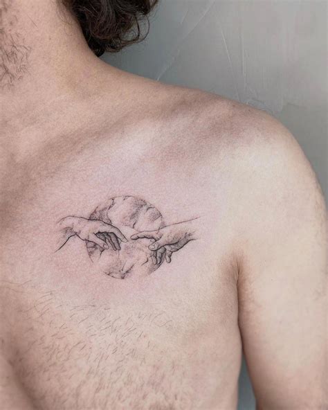 tatuajes en el pecho y brazo para hombres|Tatuajes pecho hombre